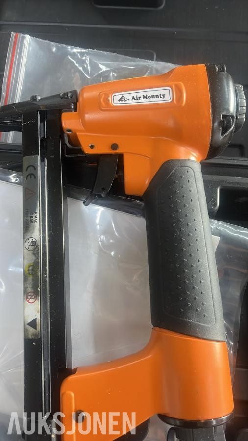 Air Mounty trykkluft stiftepistol/spikerpistol med koffert – Ny